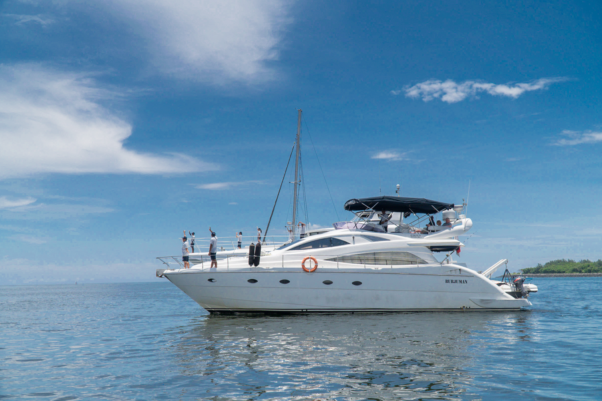Cruise on yacht "Burjuman"
