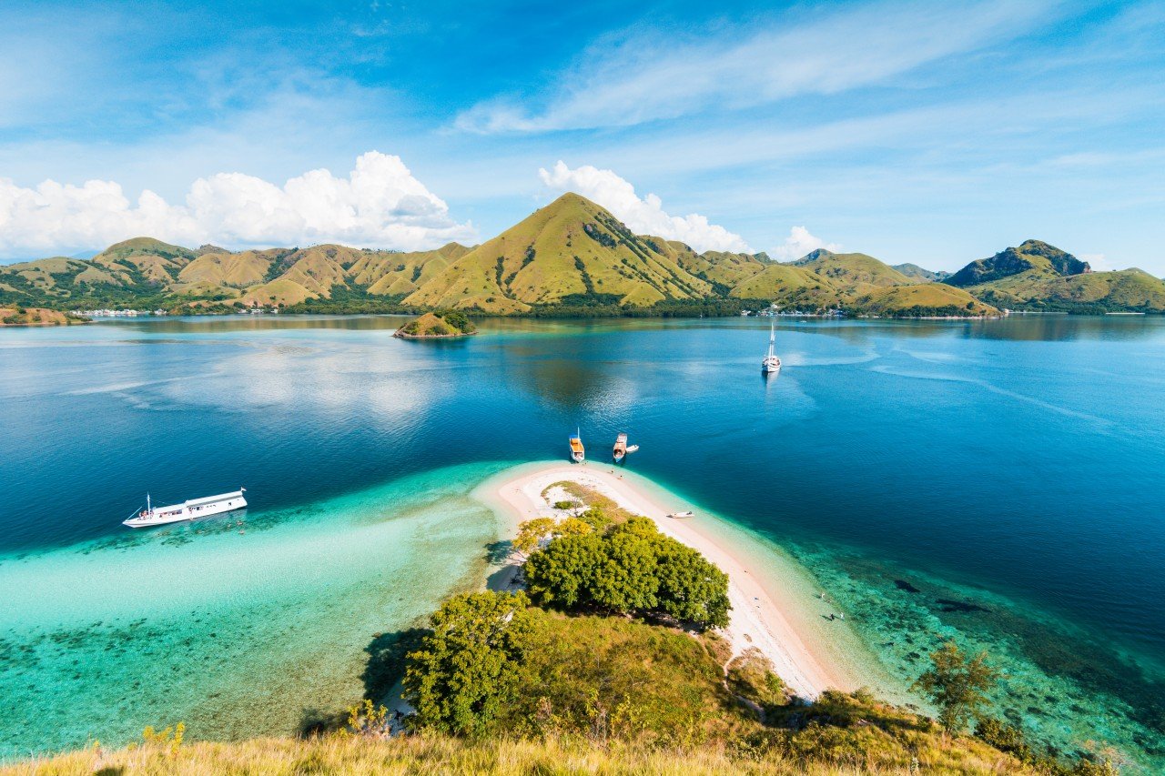 Yacht tour through Komodo – Sumbawa – Lombok aboard Eastopia
