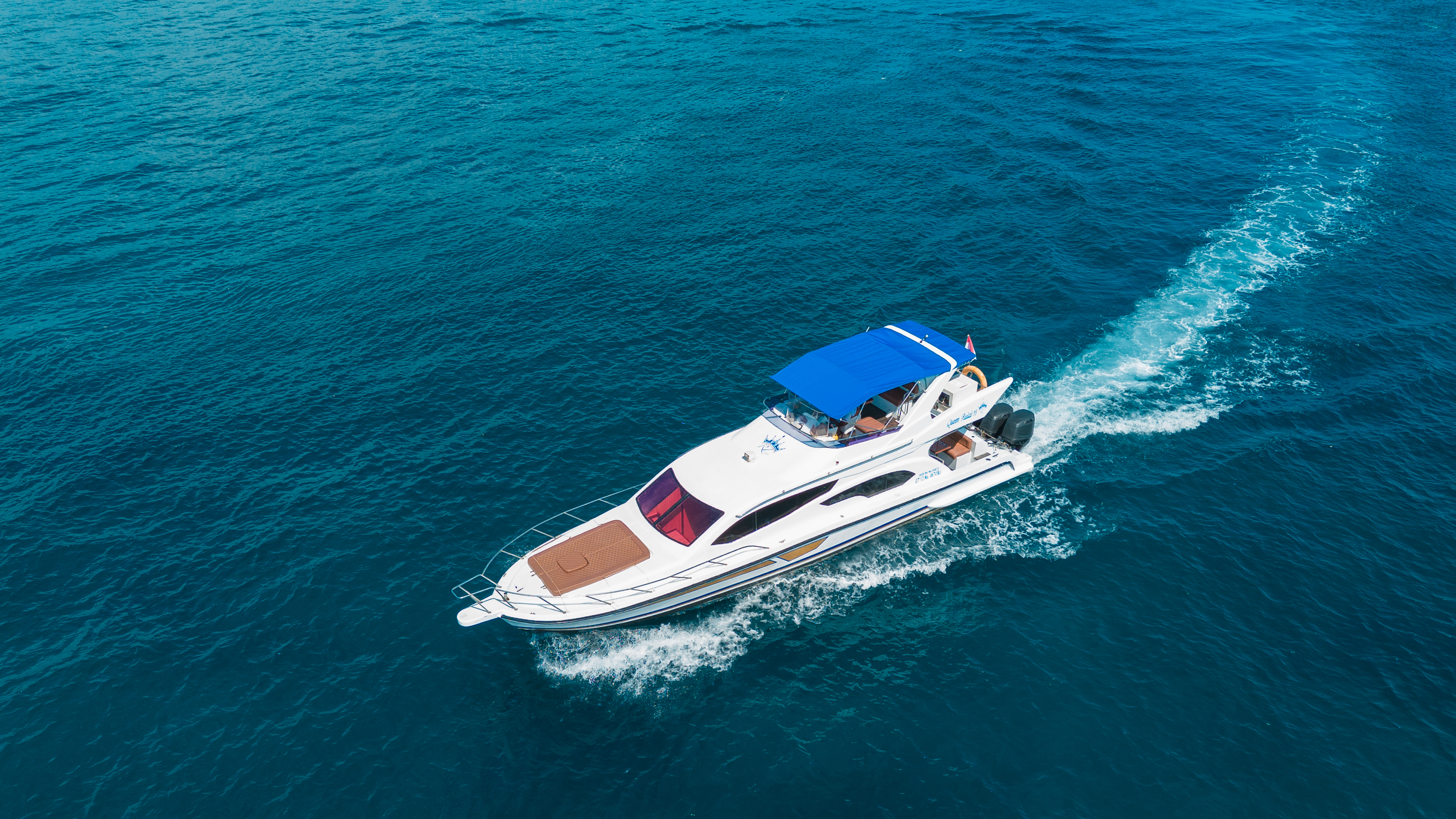 Queen Ruizi 18 yacht cruise