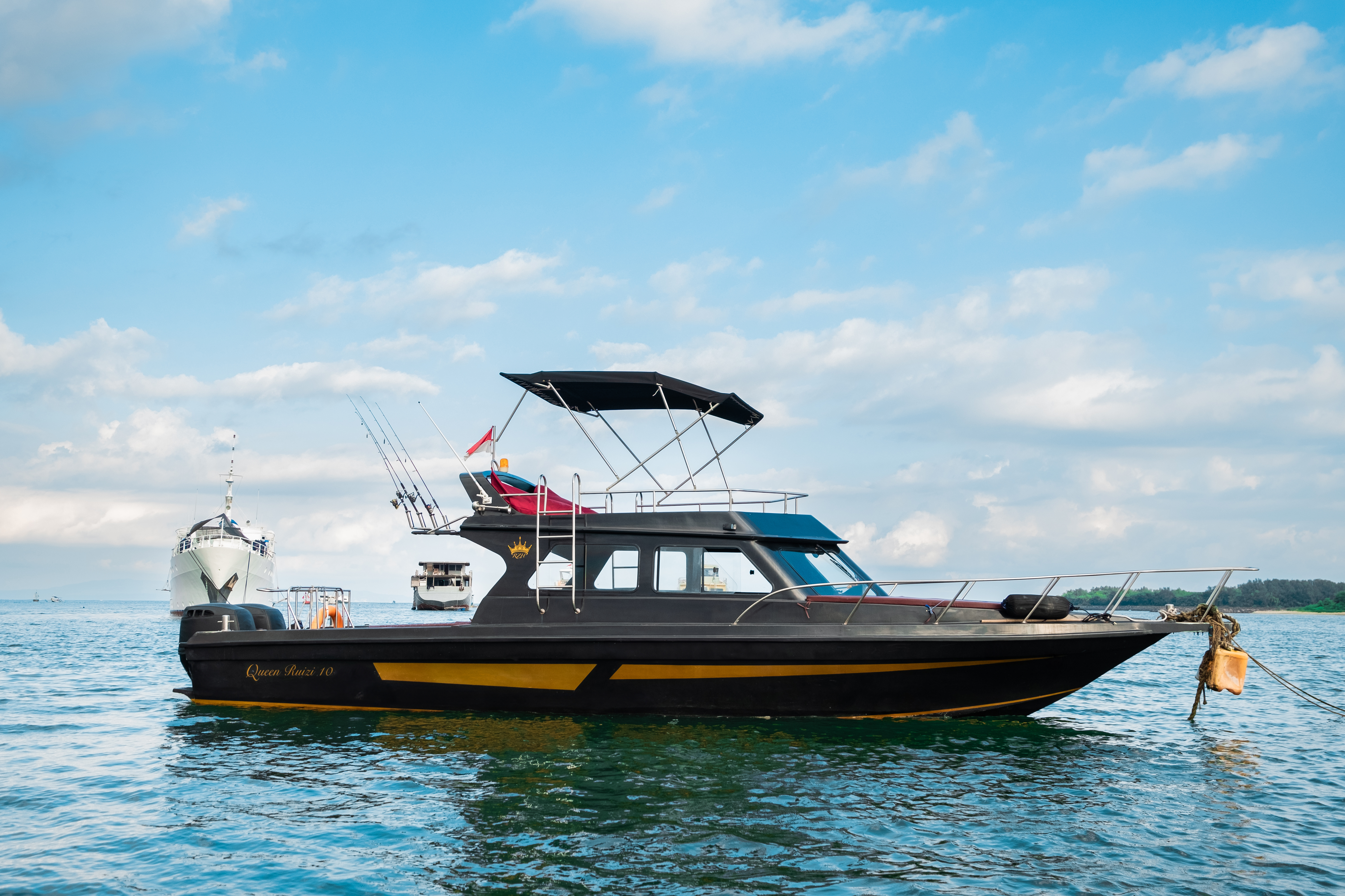 Queen Ruizi 10 yacht cruise