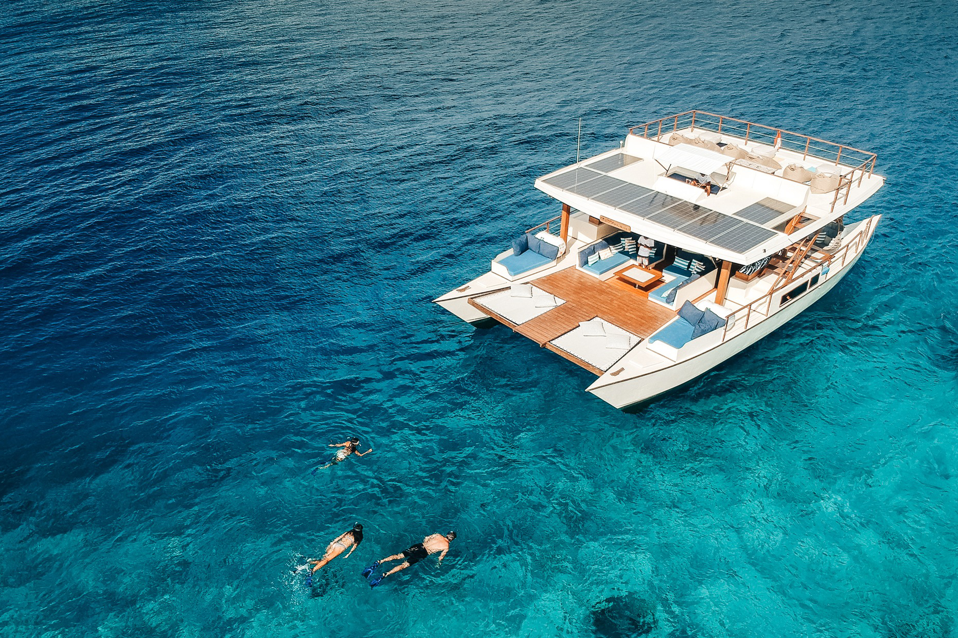 Gili yacht cruise
